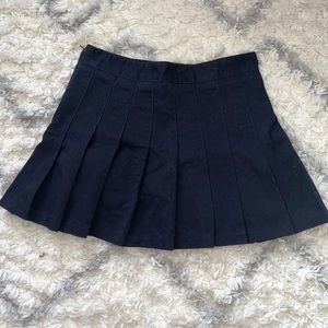 NWT Brandy Melville Dana Pleated Skirt Navy Size Medium Preppy John Galt